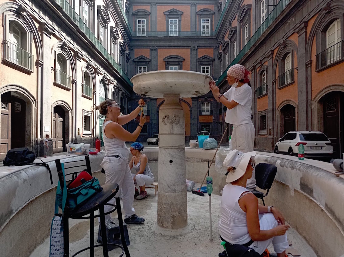 Palazzo Reale di Napoli restaurata la fontana del Cortile delle